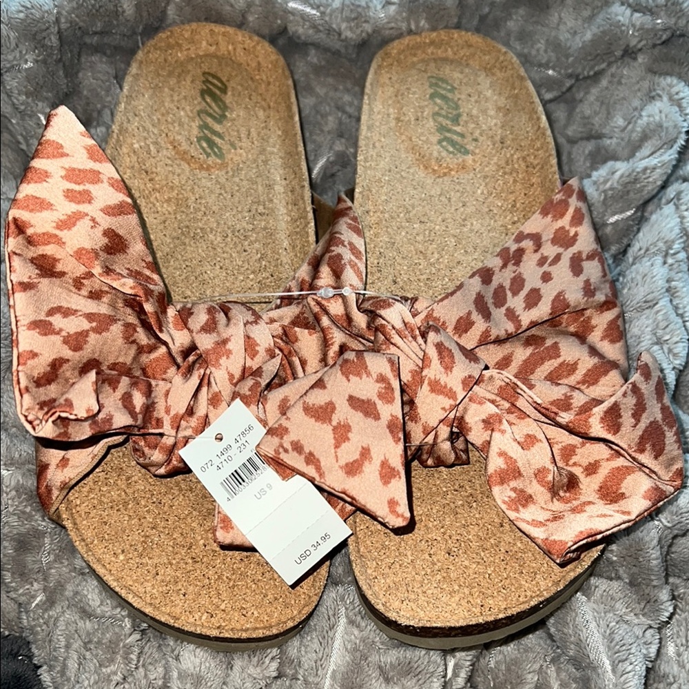 Aerie Leopard Print Bow Sandals